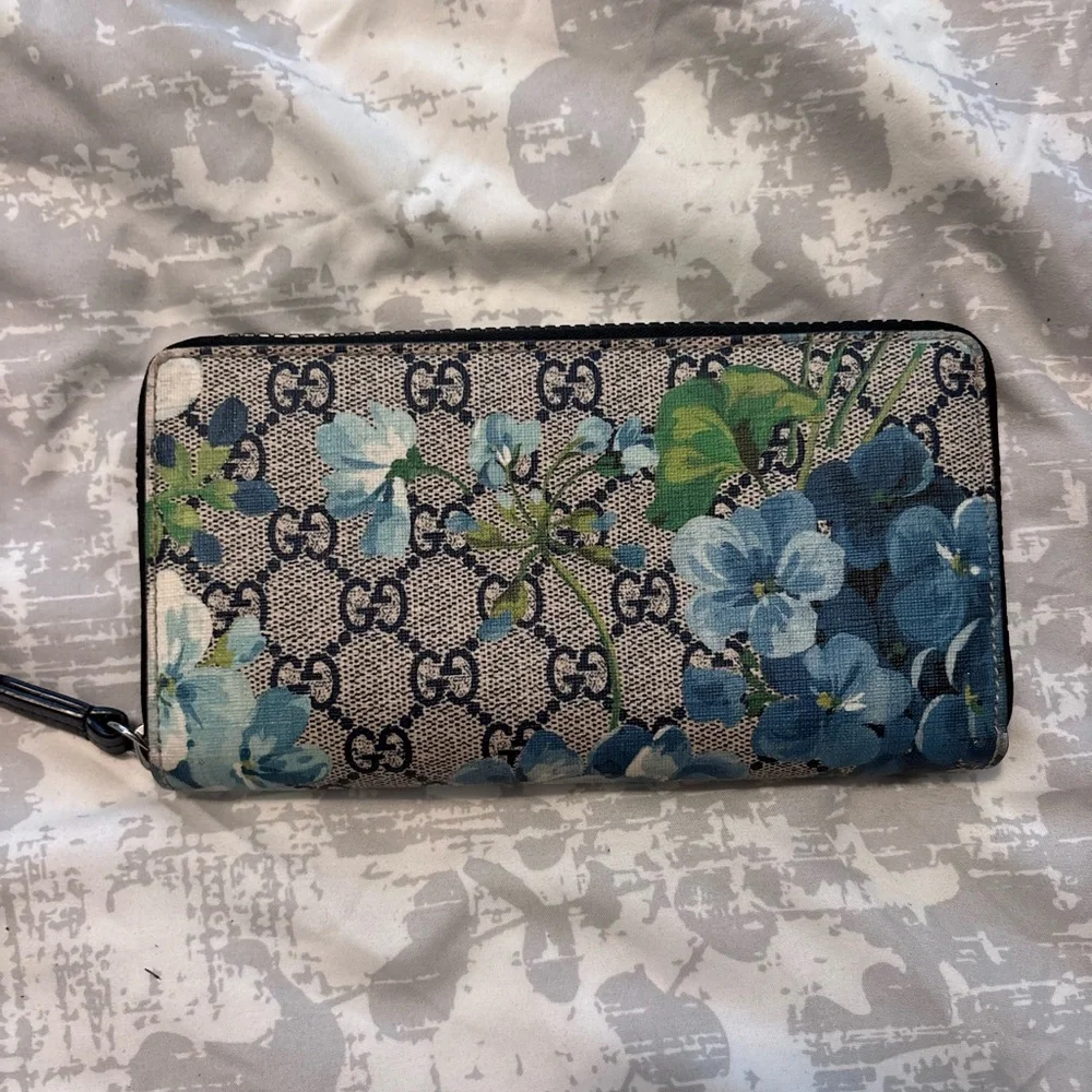 Blue Gucci GG Blooms Zip Around Wallet - Picture 2 of 5
